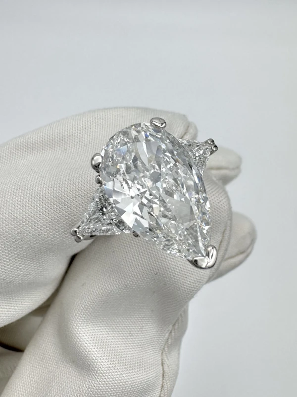 BUCHERER PEAR DIAMOND 5.09 CT E/VVS2 RING (SIZE 52) B5.09 CT E/VVS2 3
