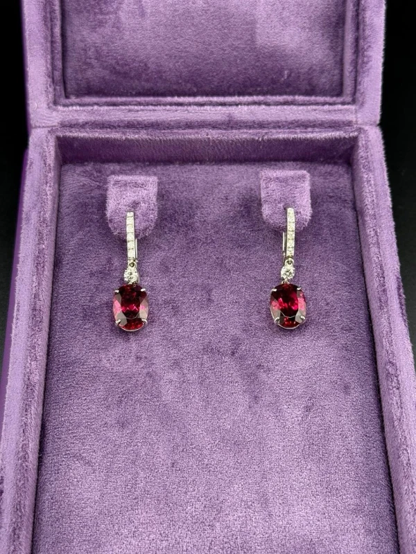 No name С РУБЕЛЛИТАМИ 4.37 СТ-4.69 СТ VIVID PURPLISH RED/VS 4.37 CT - 4.67 CT 4