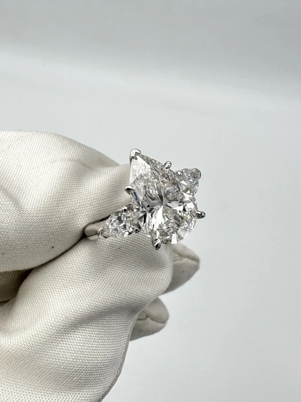 Earrings without a brand DIAMOND 5.01 CT RING (SIZE 52) NN5.01CT.PEAR 3