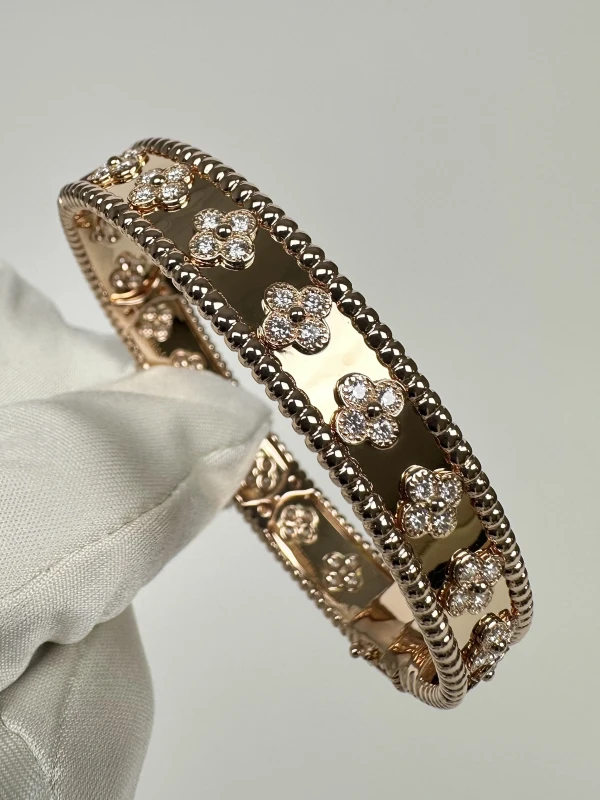 Van Cleef & Arpels. PERLÉE CLOVERS (SIZE 18) VCARN5B200 4