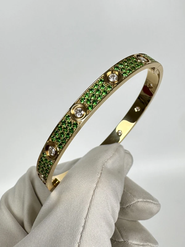 Cartier LIMITED EDITION LOVE BRACELET, TSAVORITE GARNET PAVED IN YELLOW GOLD (SIZE 17) N6739417 3