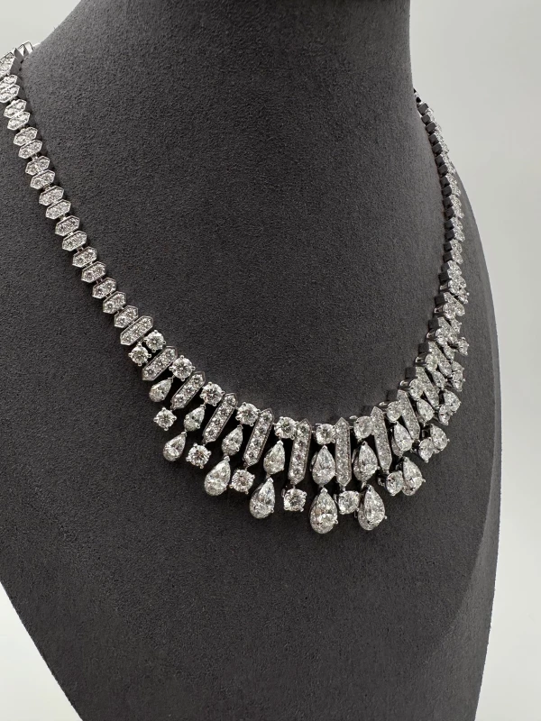 GRAFF WHITE ROUND, PEAR SHAPE AND BAGUETTE DIAMOND FRINGE NECKLACE 29,85 CT RGN769 5