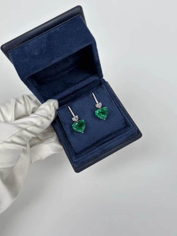 Earrings without a brand С ИЗУМРУДАМИ 6.08 CT - 5.81 CT 6.08 CT - 5.81 CT 6