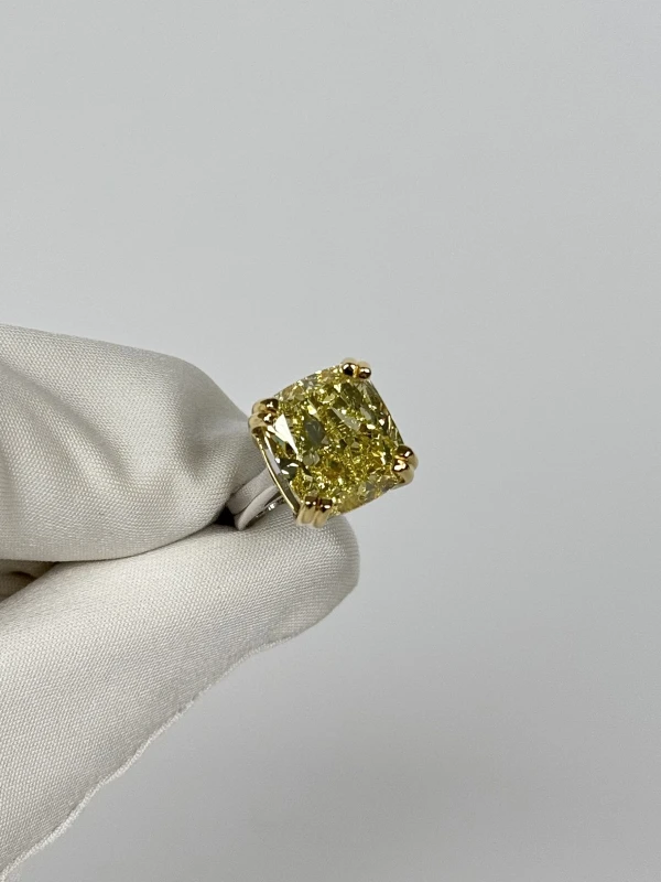 RalfDiamonds CUSHION DIAMOND 14.04 CT FANCY YELLOW/VVS2 RING (SIZE 51) 14.04ct FY VVS2 3