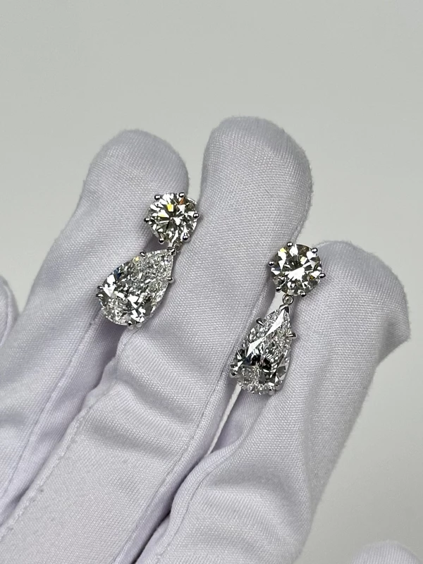 Earrings without a brand PEAR AND ROUND DIAMOND EARRINGS 4.01-4.01 CT E-F/VS2 (GIA) 4.01-4.01 CT E-F/VS2 (GIA) 3