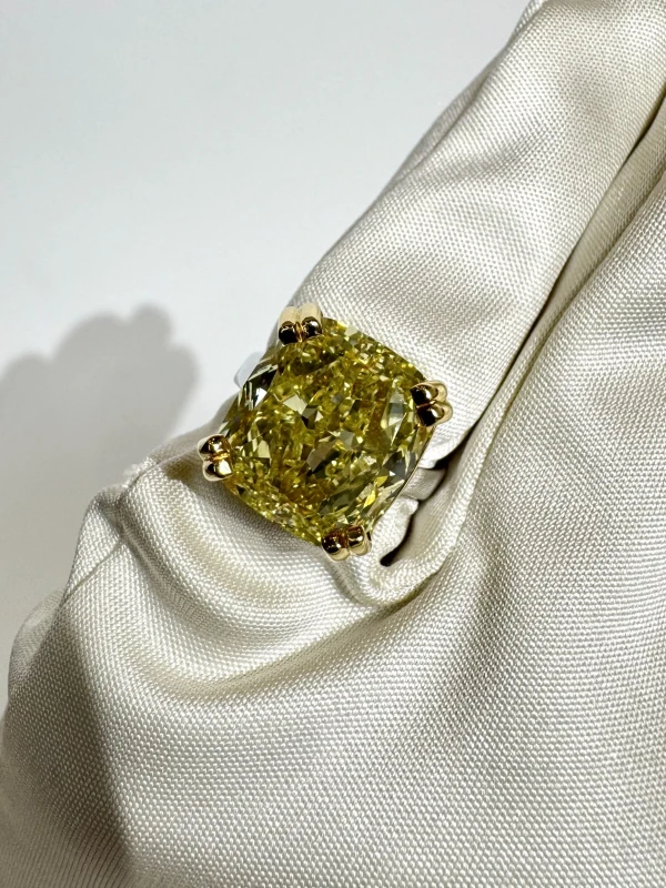 RalfDiamonds CUSHION DIAMOND 14.04 CT FANCY YELLOW/VVS2 RING (SIZE 51) 14.04ct FY VVS2 3