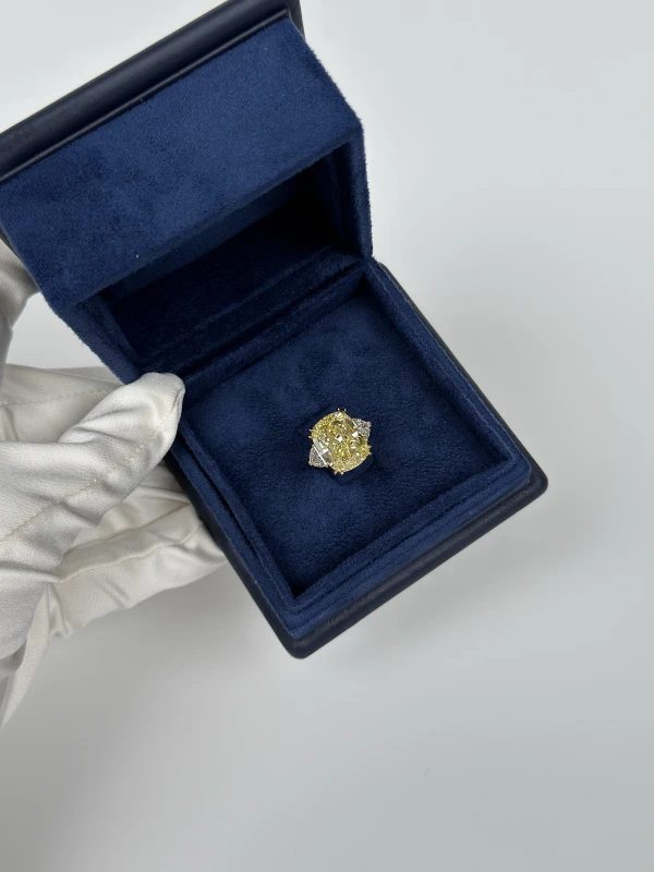 No name CUSHION DIAMOND RING 11.99CT FANCY YELLOW/SI2 (SIZE 53) NN11.99CT FY/SI2 6