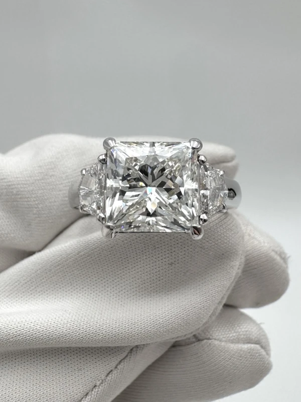 No name PRINCESS DIAMOND 4.01 CT I/VS1 RING (SIZE 54) NN4.01CT I/VS1 2