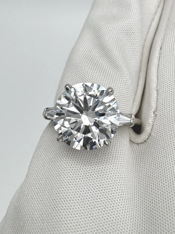 IVANKA TRUMP ROUND DIAMOND 5.24 CT F/VS1 RING BY IVANKA TRUMP (GIA) IT5.24 6