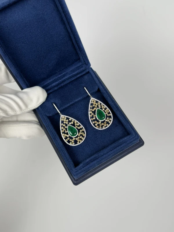 Earrings without a brand СЕРЬГИ С ИЗУМРУДАМИ 3.15 CT - 3.00 CT 3.15 CT - 3.00 CT 4