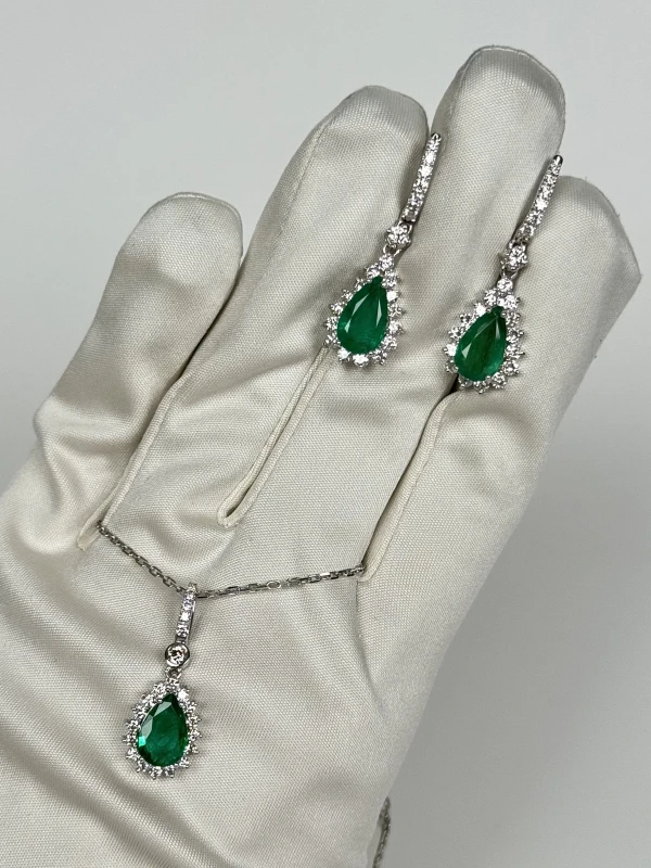 Earrings without a brand EMERALD 5.64 CT & DIAMOND 2.42 CT SET NN5.64CT 2