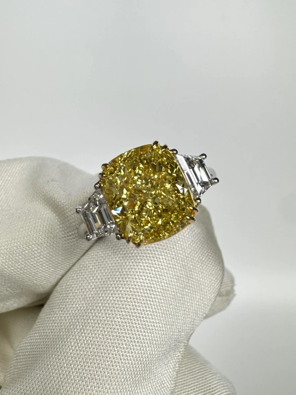 No name КОЛЬЦО 9.01 CT FANCY YELLOW/VVS2 9.01 CT FANCY YELLOW/VVS2 4
