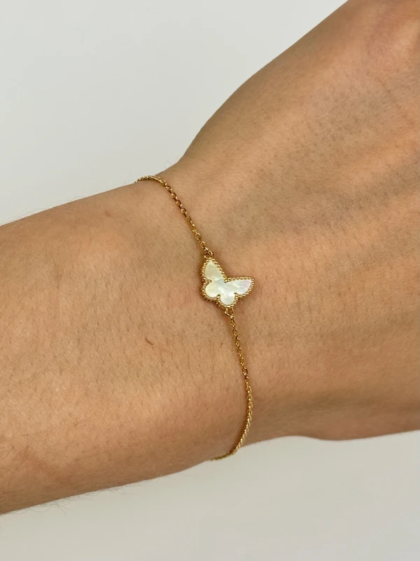 Van Cleef & Arpels. SWEET ALHAMBRA BUTTERFLY BRACELET VCARF69000 2