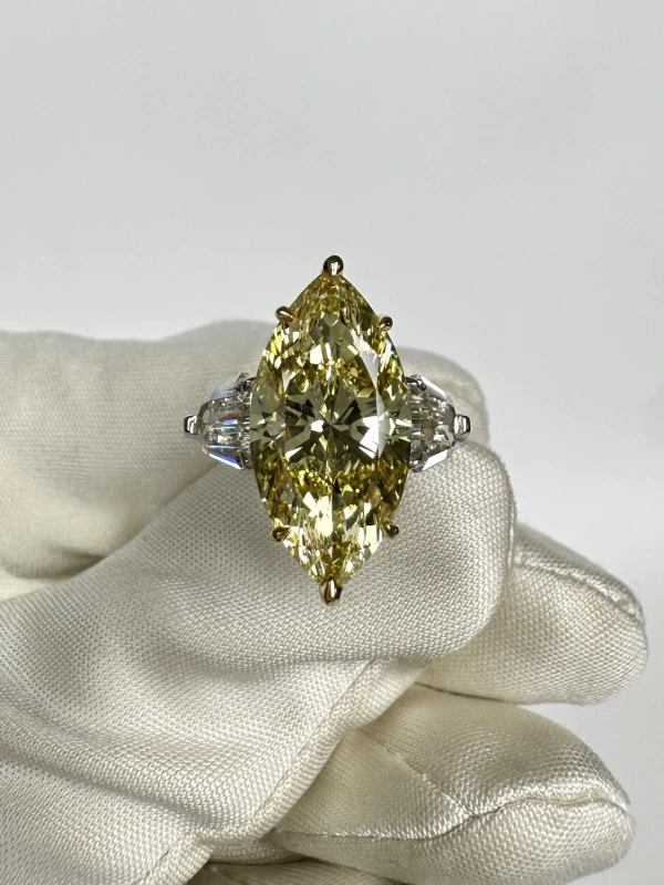 Earrings without a brand MARQUISE 5.03 CT FANCY LIGHT YELLOW/VS1 RING NN5.03CT 2
