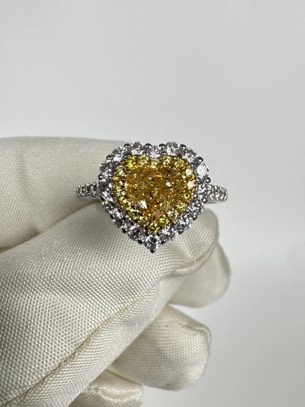 Earrings without a brand HEART DIAMOND 1.00 CT FANCY LIGHT YELLOW/VS2 RING (SIZE 53) NN1.00 FLY/VS2 2
