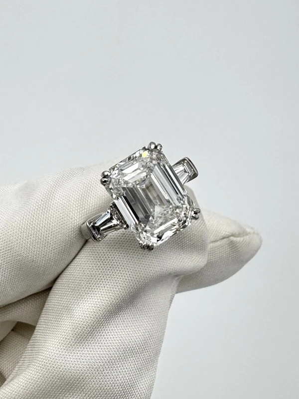 Earrings without a brand EMERALD DIAMONDS 7.71 CT E/VS1 NN7.71 3