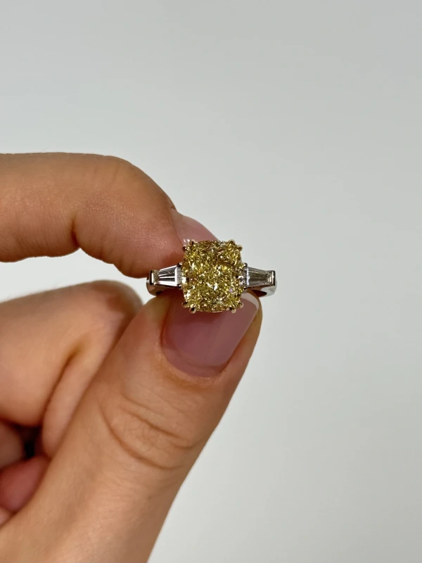 Earrings without a brand CUSHION DIAMOND 5.01 CT FANCY LIGHT YELLOW/VS1 RING (GIA) EXEX NN5.01CT 2