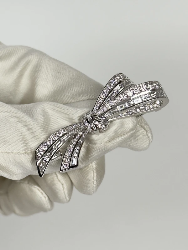 GRAFF WHITE BAGUETTE & ROUND DIAMOND BROOCH RGA115 3