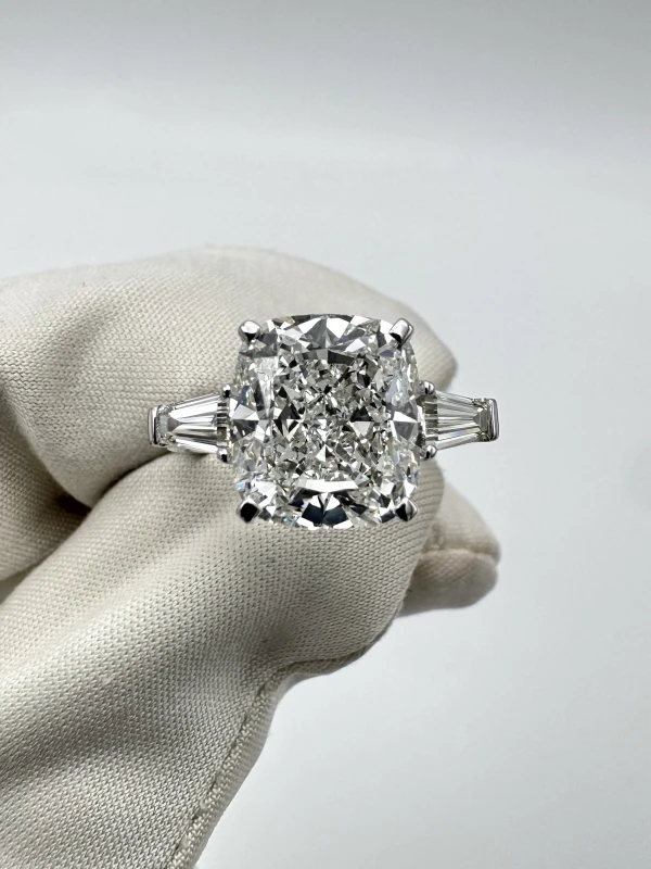 DeRosa CUSHION DIAMOND 5.01 CT G/VS1 RING (GIA) R443550B 2