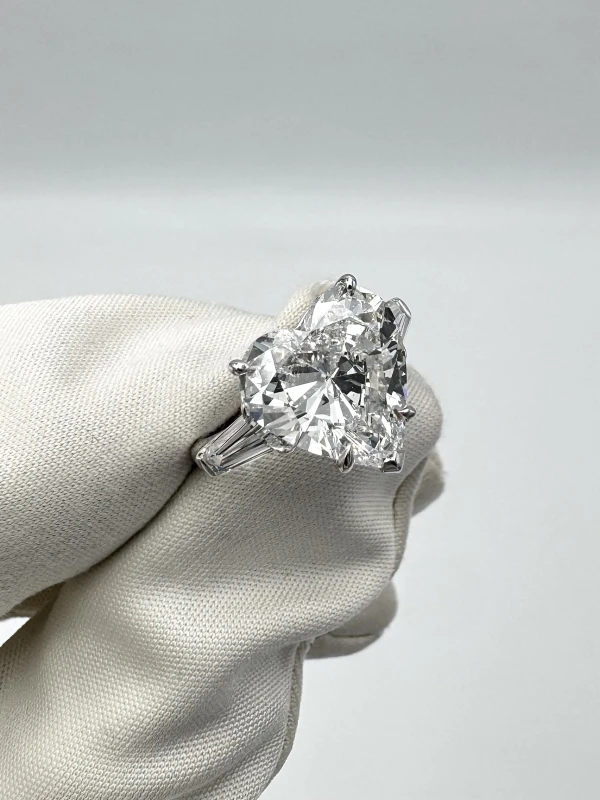 СЕРЬГИ NO NAME HEART DIAMOND RING 4.22 CT E/VS2 (GIA) NNHEART4.22CT E/VS2 (GIA) 3