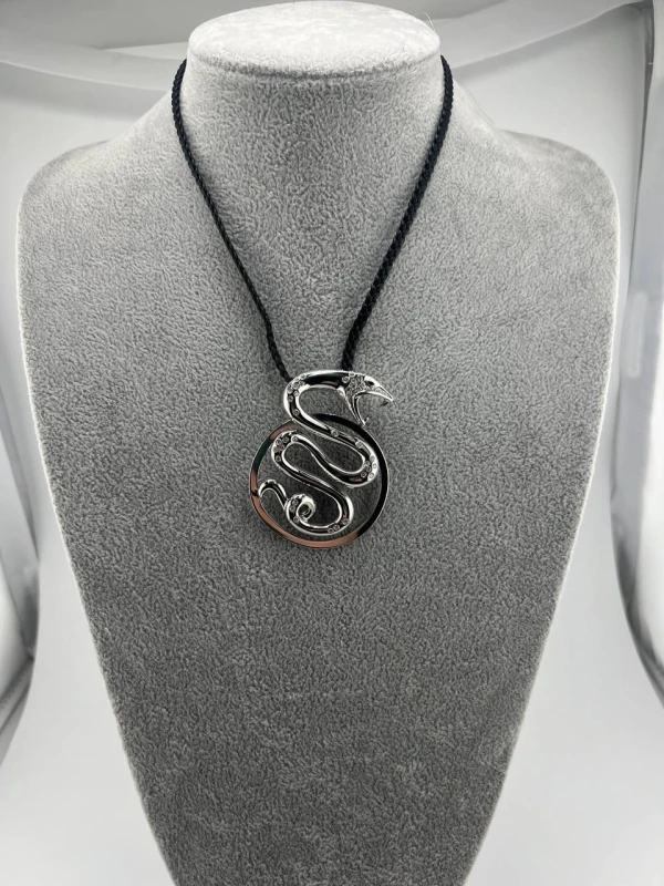 Boucheron TROUBLE DIAMOND SNAKE NECKLACE A114403 2