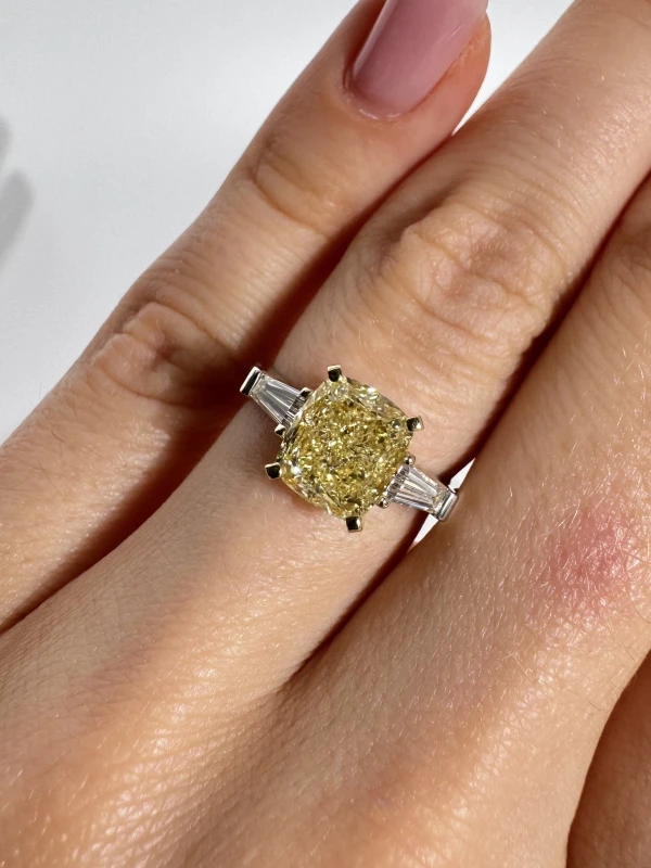 DeRosa CUSHION DIAMOND 3.01 CT FANCY LIGHT YELLOW/VS1 RING (GIA) R438301 3