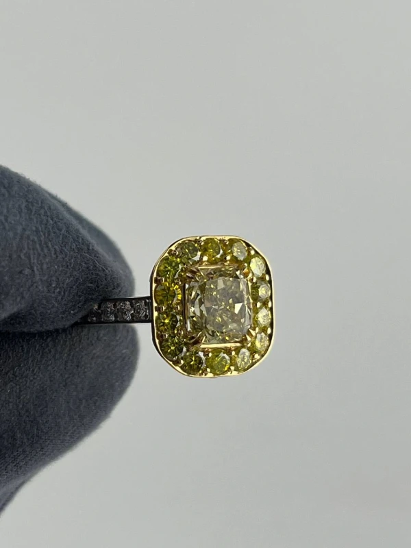 No name FANCY BROWNISH GREENISH YELLOW 2.07CT 4