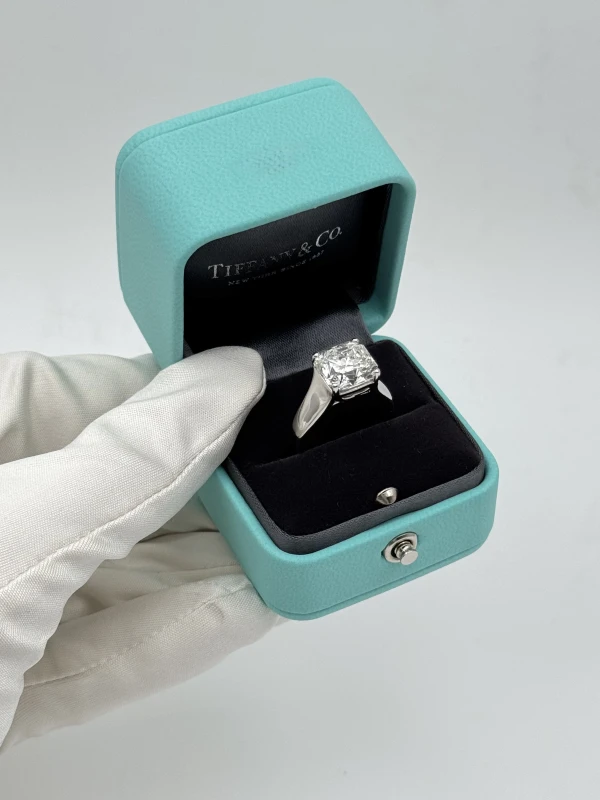 Tiffany & Co VINTAGE RING, LUCIDA DIAMOND 5.16 CT H/VVS1 TC5.16 6