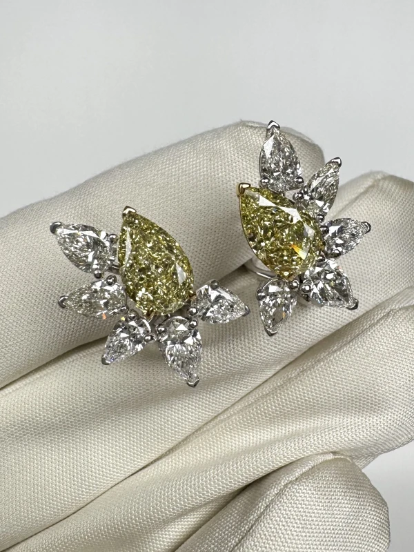 No name PEAR DIAMONDS 2.00-2.11 CT FANCY LIGHT YELLOW/VS1-VS2 EARRINGS NN2.00-2.11CT FLY/VS 6
