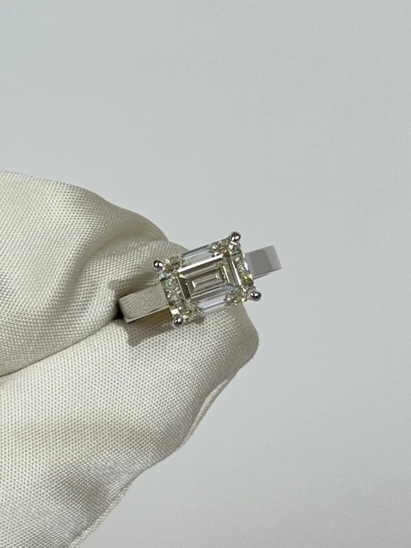 No name EMERALD DIAMOND 5.03 CT K/VS2 RING (GIA) NN5.03K/VS 3