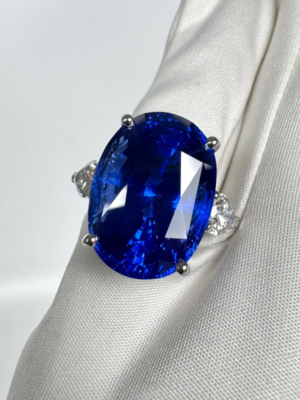 No name OVAL SAPPHIRE 33.28 CT ROYAL BLUE RING (SIZE 51) GRS NN33.28 5