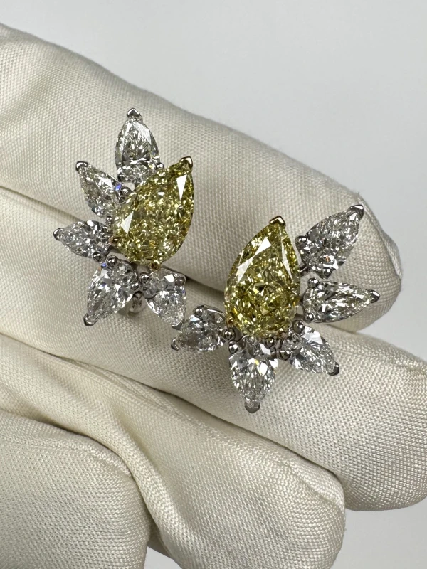 No name PEAR DIAMONDS 2.00-2.11 CT FANCY LIGHT YELLOW/VS1-VS2 EARRINGS NN2.00-2.11CT FLY/VS 7