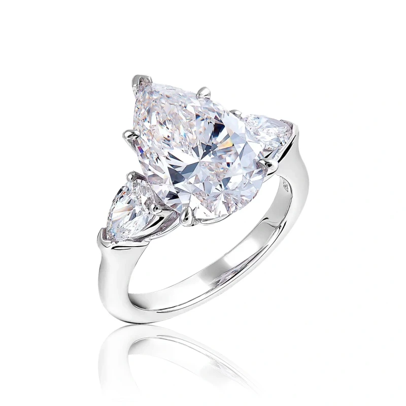DIAMOND 5.01 CT RING (SIZE 52)