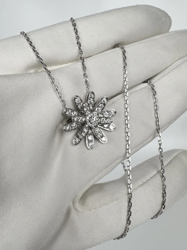 Graff Small Wild Flower Diamond Pendant RGP840 5