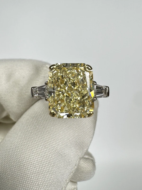 Graff RADIANT DIAMOND 4.06 CT FANCY YELLOW/VVS1 RING (GIA) SIZE 51 RGR4.06CT 3