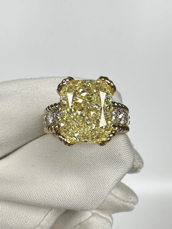 No name CUSHION DIAMOND 6.13 CT FANCY LIGHT YELLOW/VS1 RING (GIA) NN6.13 2
