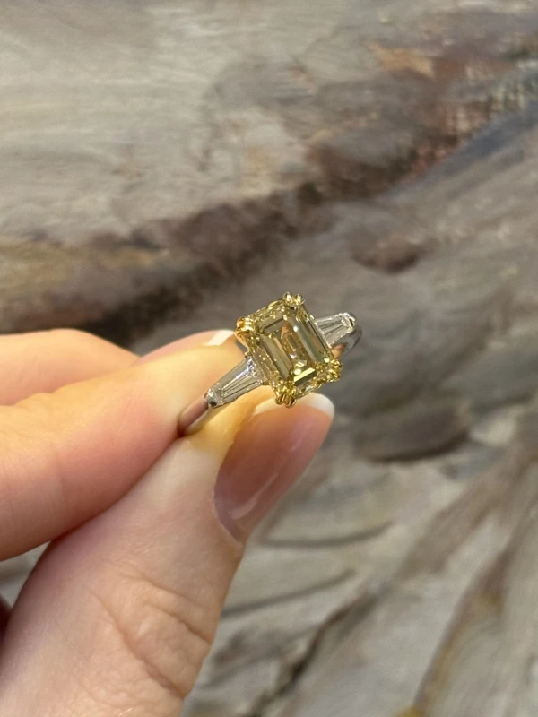 No name EMERALD DIAMOND 3.00 CT FANCY BROWNISH YELLOW/VS2 RING (GIA) nn3.00 FBY/VS2 3