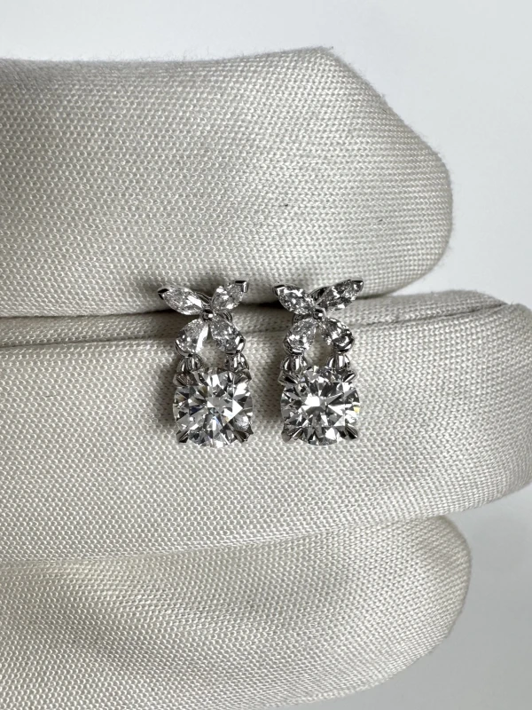 Graff Classic Butterfly Round Diamond 0.50 - 0.50 ct F/VS Earrings (GIA) RGE1891 3