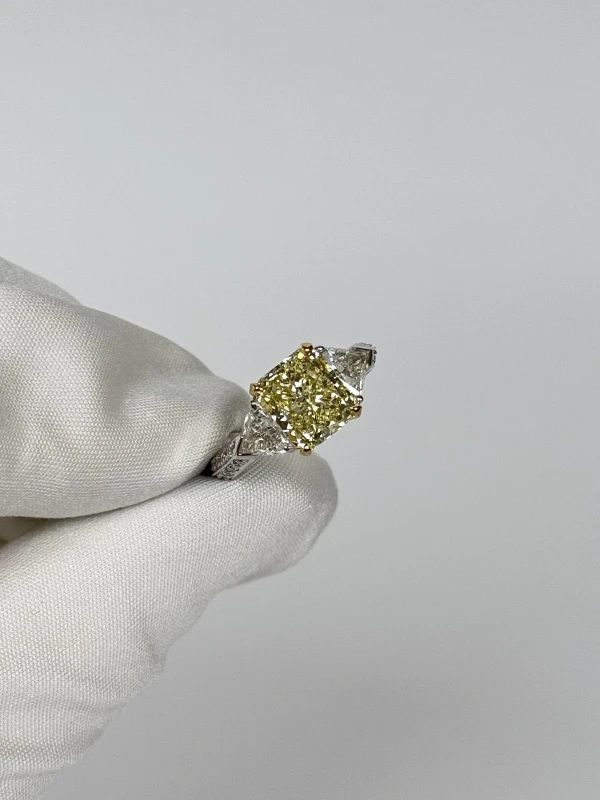 No name RADIANT DIAMOND 3.01 CT W to X/VS1 (GIA) NN3.01WtoX 3