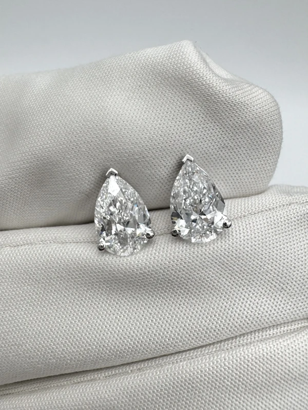 No name DIAMOND PEAR-SHAPED STUDS 1.50 - 1.51  CT D/VS2 (GIA) NN1.50-1.51D/VS2 3
