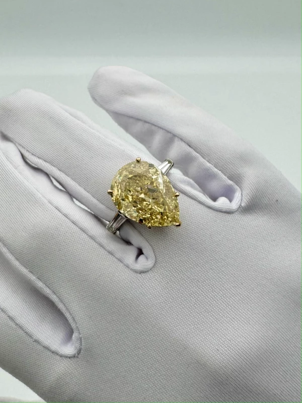 No name С БРИЛЛИАНТОМ 10.11 CT FANCY YELLOW 10.11 CT FANCY YELLOW 5