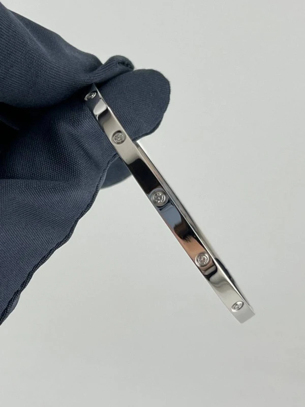 Cartier LOVE BRACELET, SMALL MODEL, 10 DIAMONDS (SIZE 17) B6079817 7