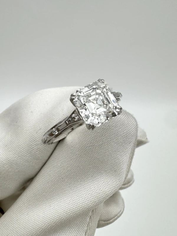 Piaget DIAMOND RING 2.03 CT H/VS1 2.03 CT H/VS1 2