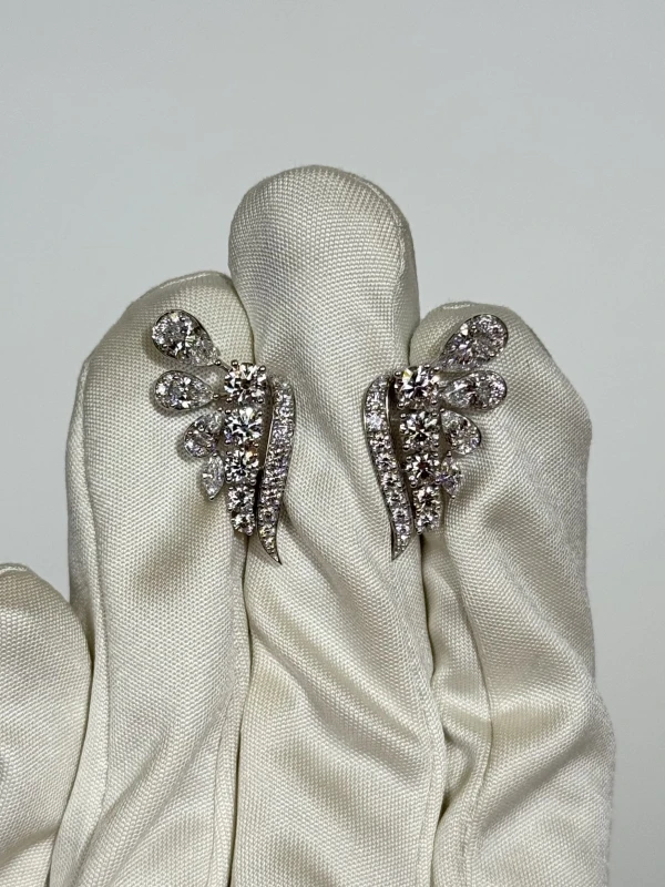 GRAFF PEAR & ROUND DIAMOND EARRING RGE2008 3