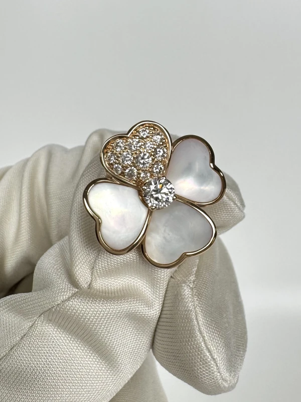 Van Cleef & Arpels. COSMOS BROOCH VCARO5BV00 3