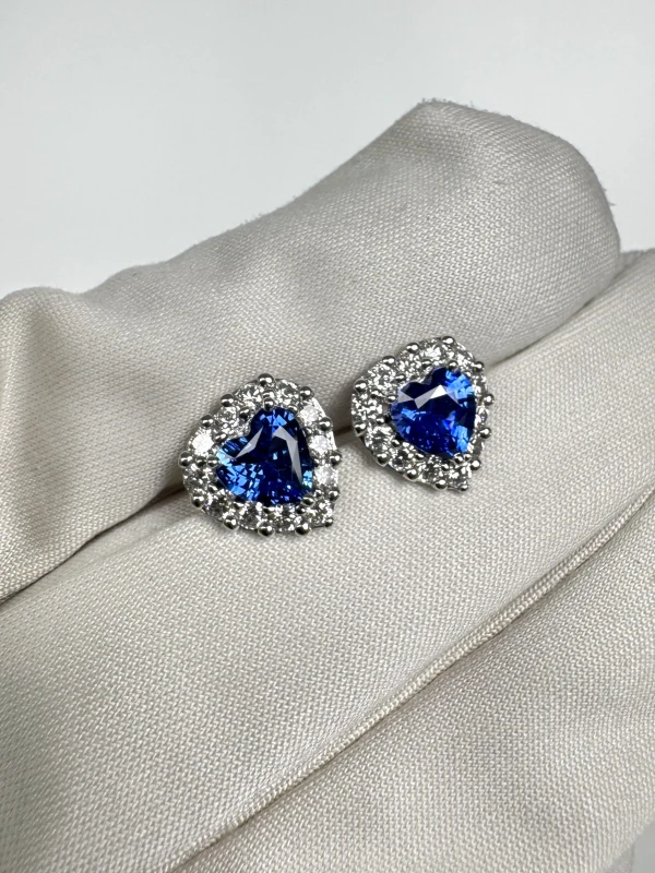 Graff HEART SAPPHIRE ICON STUD EARRINGS 0.87-0.78 CT RGE1552 4