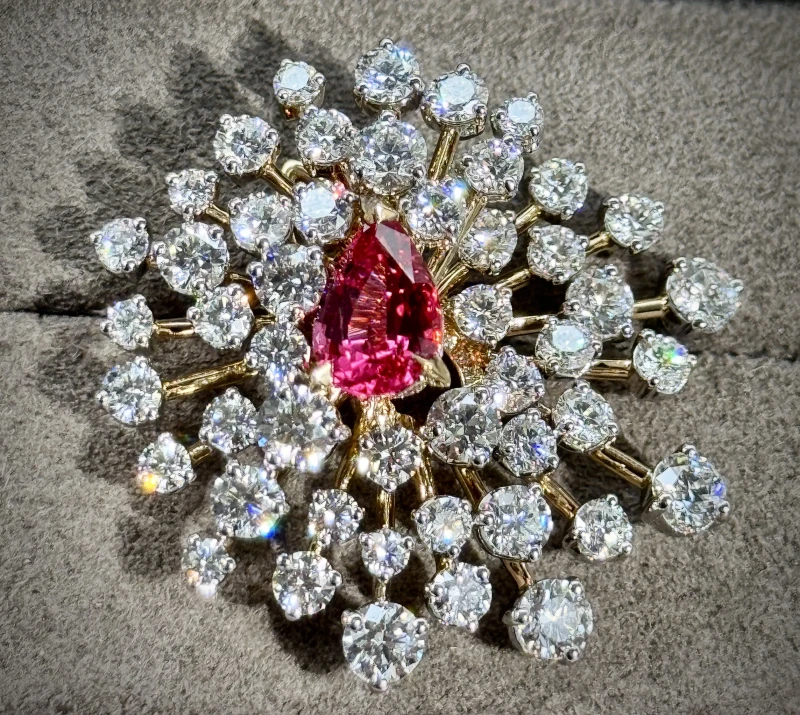 Tiffany & Co High Jewelry,  Ray of Light Spinel  2.17 - 2.14 ct Vivid Purplish Pink Earrings 74283209 7