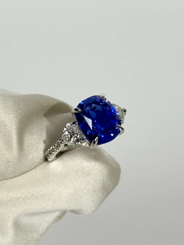 СЕРЬГИ NO NAME CUSHION SAPPHIRE 5.03 CT RING (SIZE 57) SAP 5.03 3