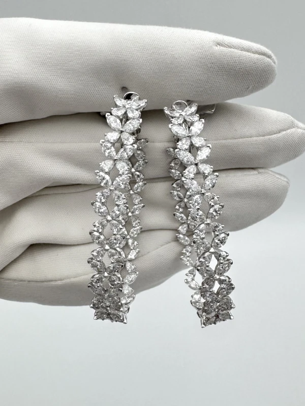 GRAFF Classic Butterfly Diamond Oval Hoop Earrings RGE1984 3