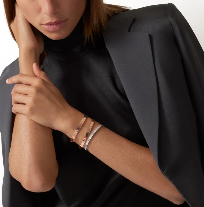 Cartier LOVE BRACELET, MEDIUM MODEL, 4 DIAMONDS (SIZE 17) B6085717 2